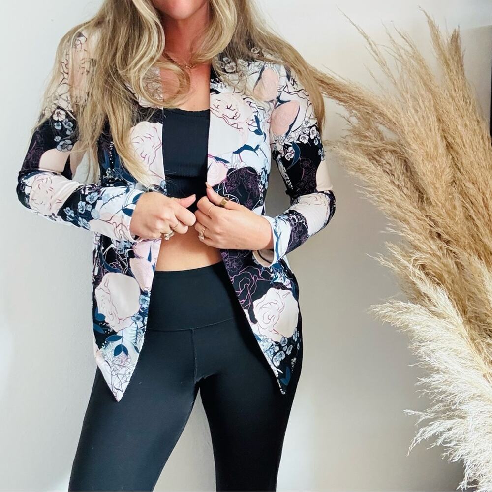 BCBG Black White Pink Blue Floral Print Tuxedo Blazer $148 Open Jacket Sweater M